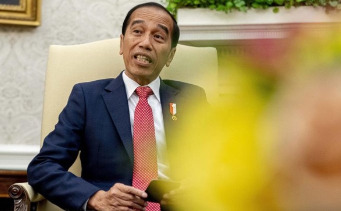 Jokowi mengunggah foto Sidang Umum ke-42 UNESCO di Paris. Rapat itulah yang menetapkan bahasa Indonesia sebagai bahasa resmi untuk Konferensi Umum UNESCO.