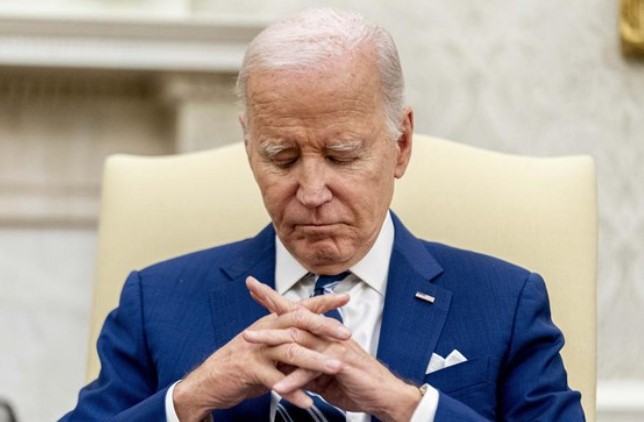 Presiden AS Joe Biden menolak seruan gencatan senjata di Jalur Gaza, Palestina meski desakan komunitas global, termasuk Jokowi yang menguat belakangan ini. ( AP/Andrew Harnik).