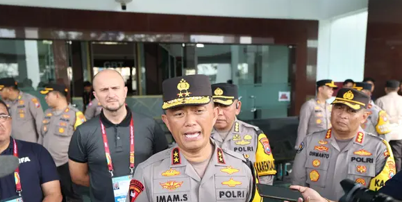 Kapolda Jatim Irjen Pol Imam Sugianto usai sidak di Stadion Gelora Bung Tomo (GBT) Surabaya