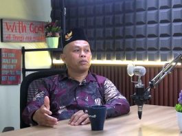 Direktur Rumah Politik Indonesia, Fernando Emas